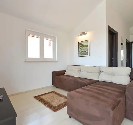 Appartement Dora *